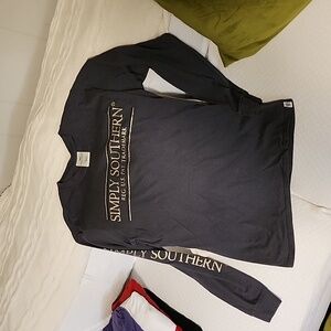 5/20 New Simply Southern Long Sleeve Tee Gray, Small.